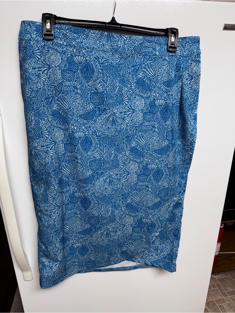 Ripskirt Hawaii Blue and White Patterned Midi Skirt (between length 3 & 4)